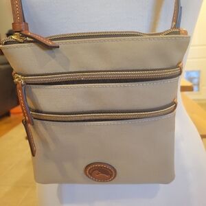 👜EUC~DOONEY & BOURKE CROSSBODY BAG